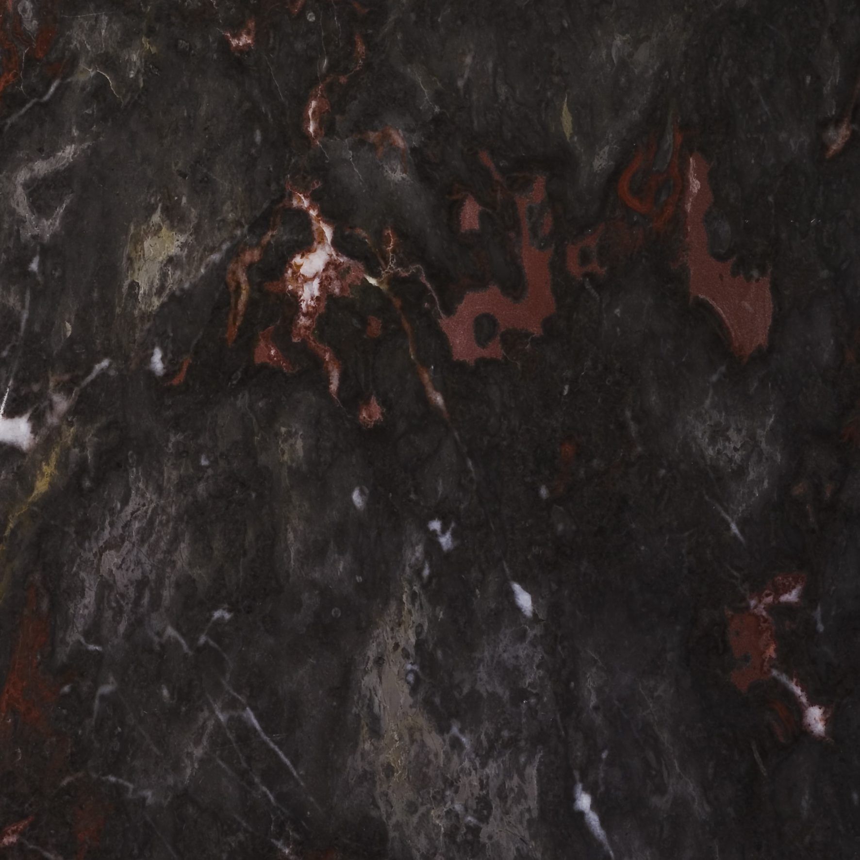 boisjourdan marbre noir avec quelques pointes de brun rouge