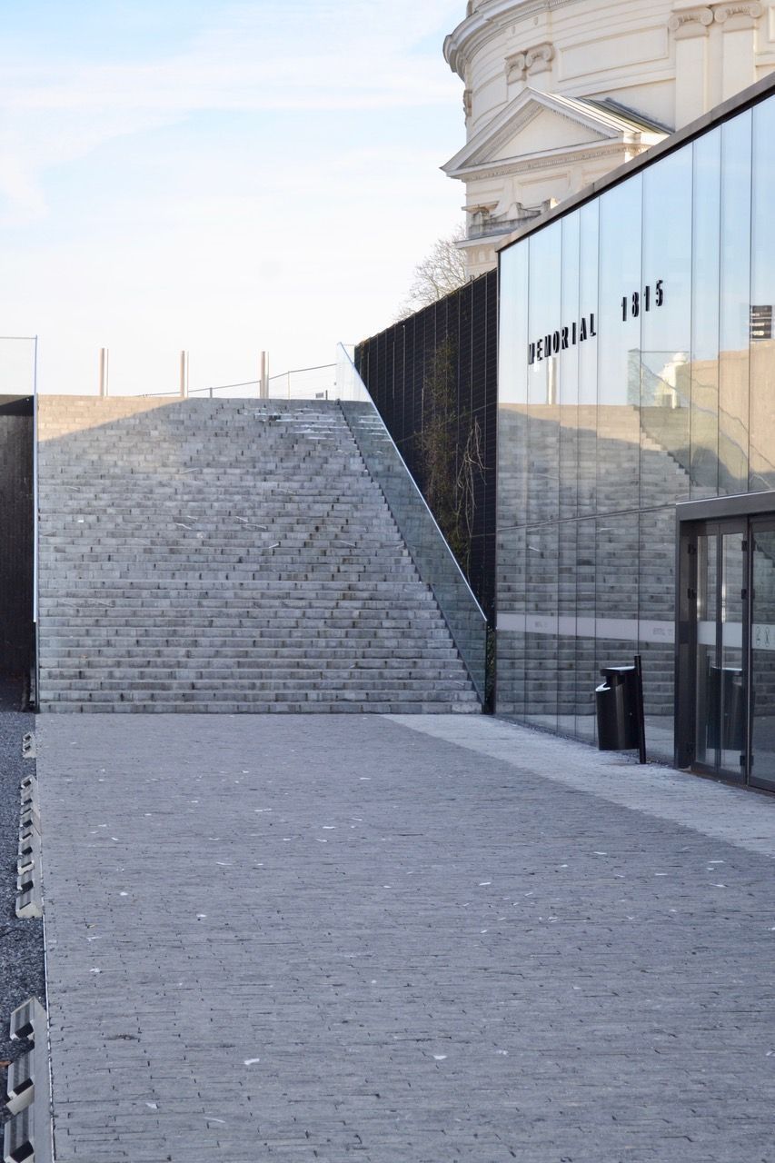 Mémorial de Waterloo en pierre bleue Brickeno