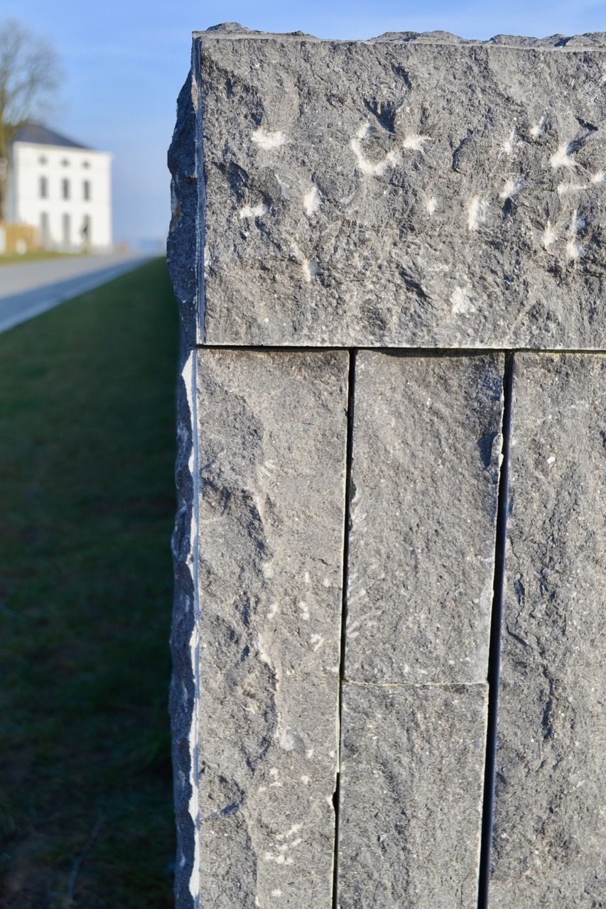 Mémorial de Waterloo en pierre bleue Brickeno