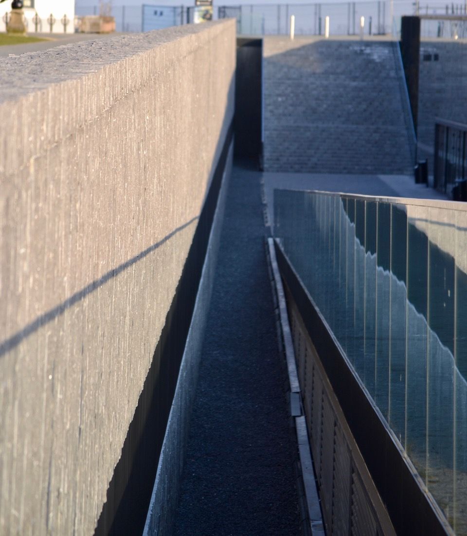 Mémorial de Waterloo en pierre bleue Brickeno