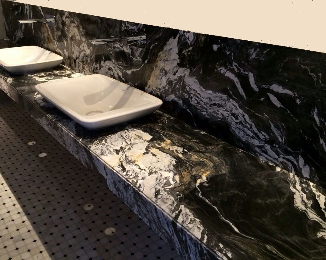 Salle de Bain en Golden Night