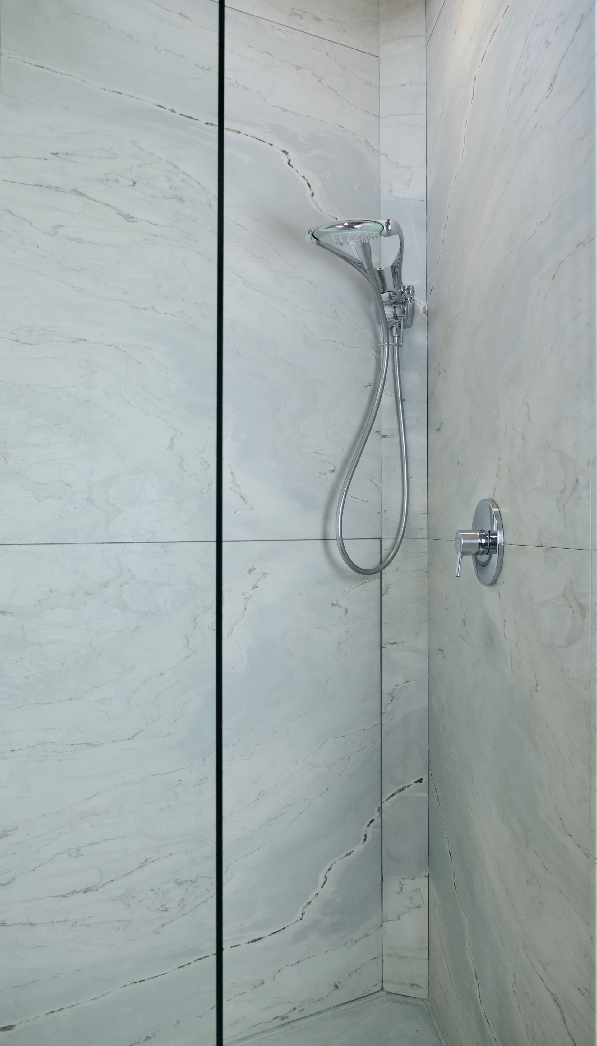 Bathroom with Palissandre