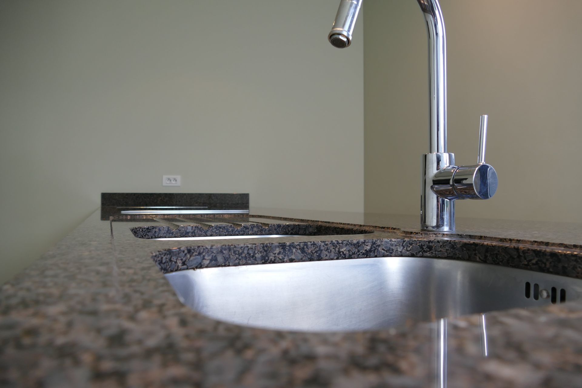 Cuisine plan de travail granit Baltic Brown