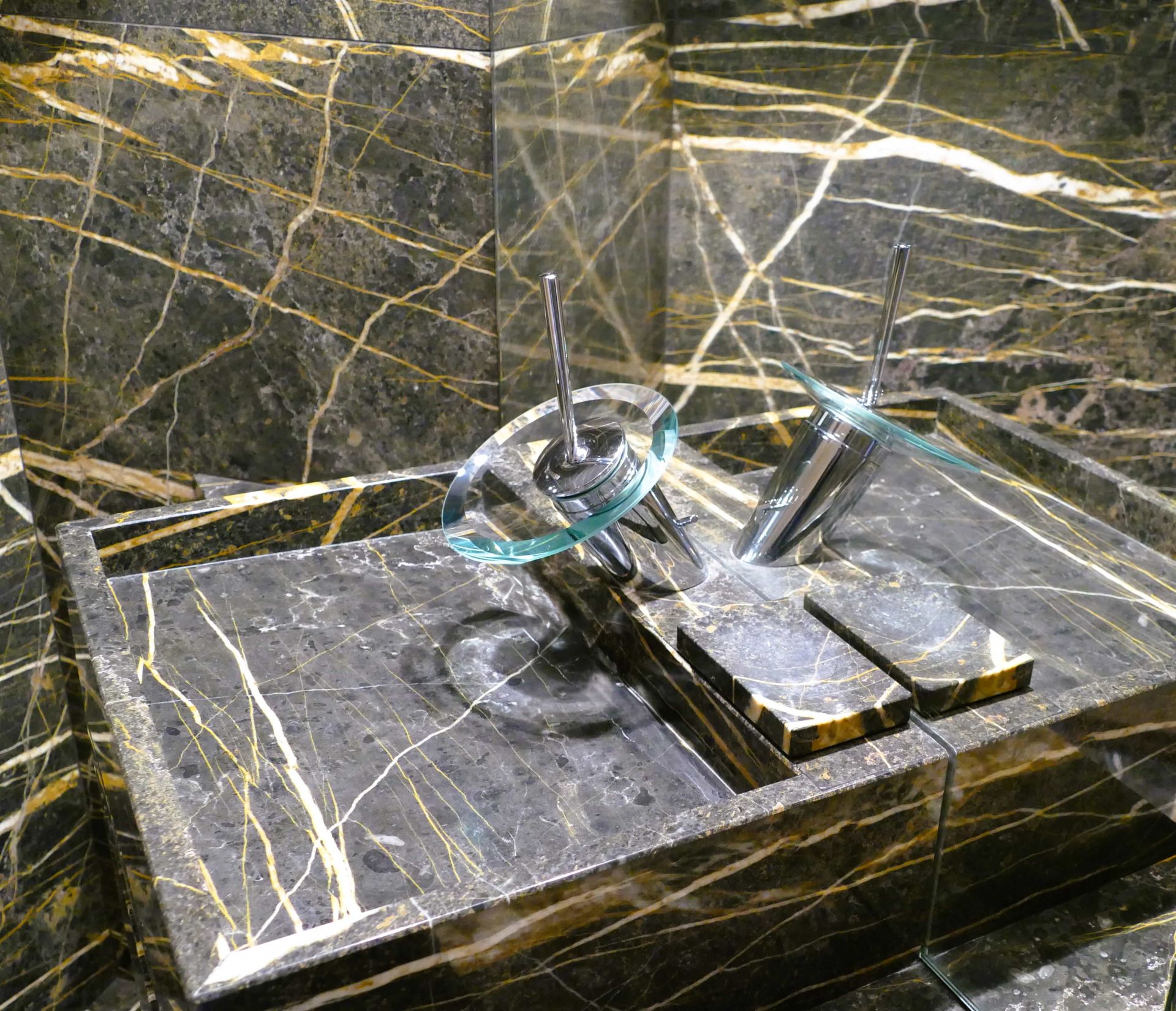 Toilet with Port Saint Laurent