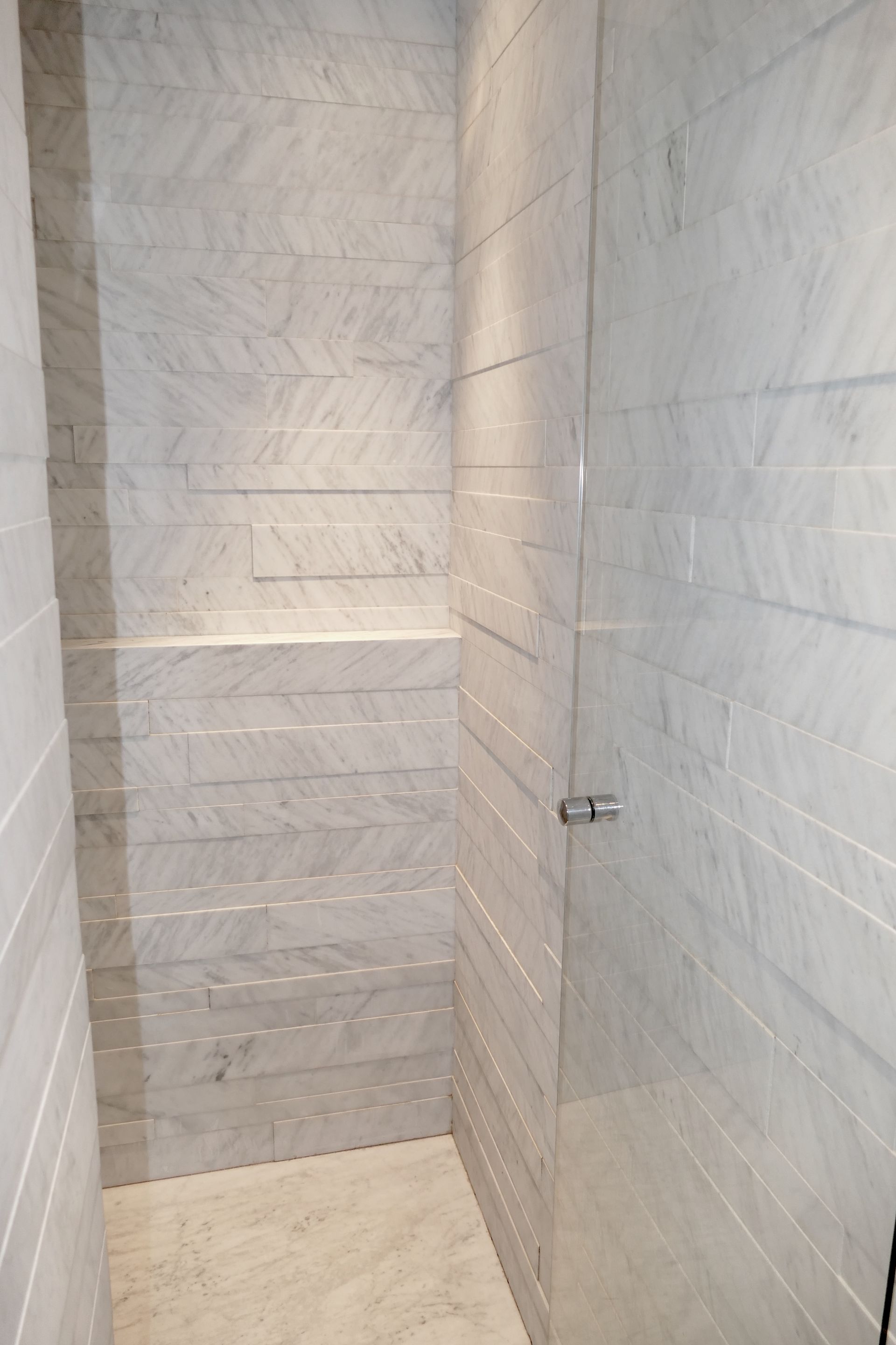 Salle de douche en Blanc de Carrare