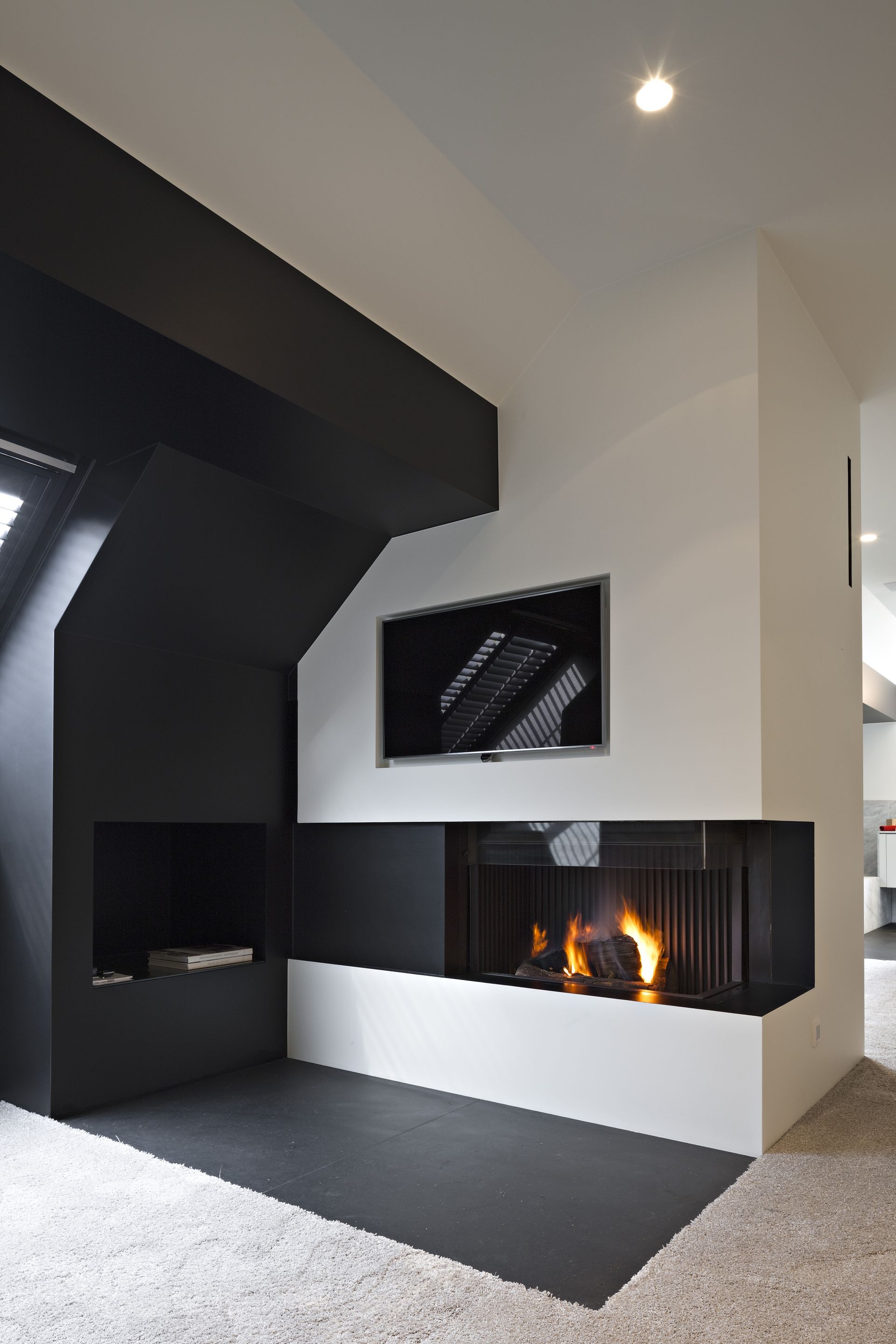Flooring with schiste