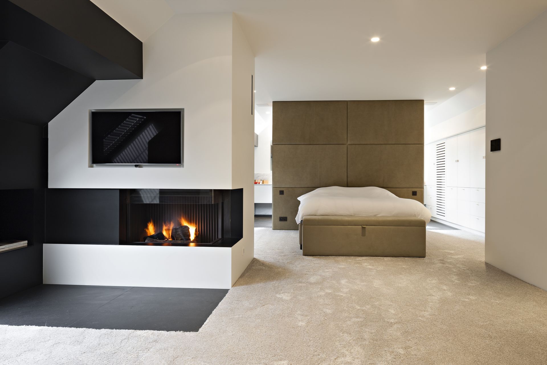 Flooring with schiste
