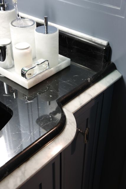 Toilette en noir marquina poli
