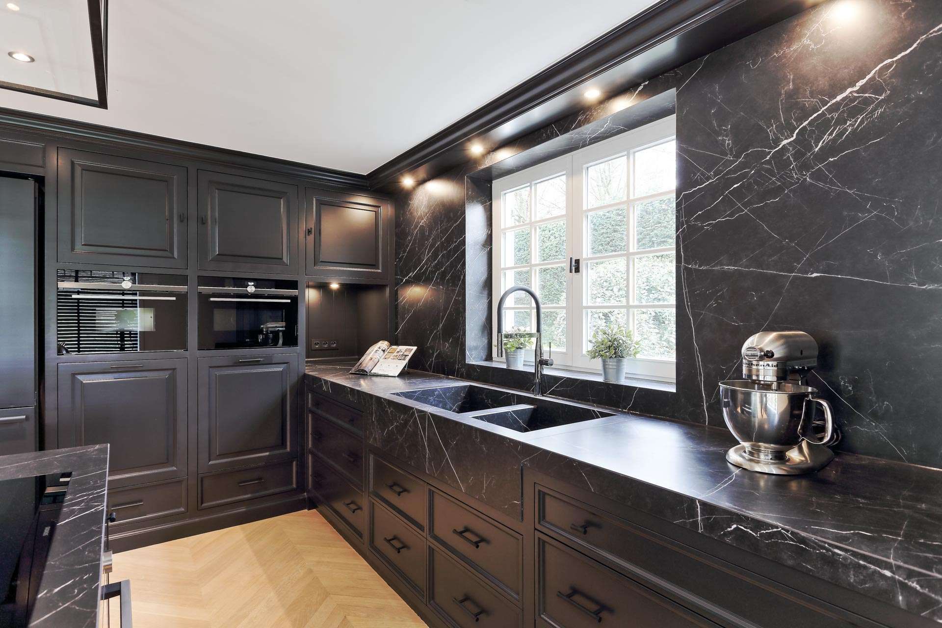 CUISINE EN NERO MARQUINA 