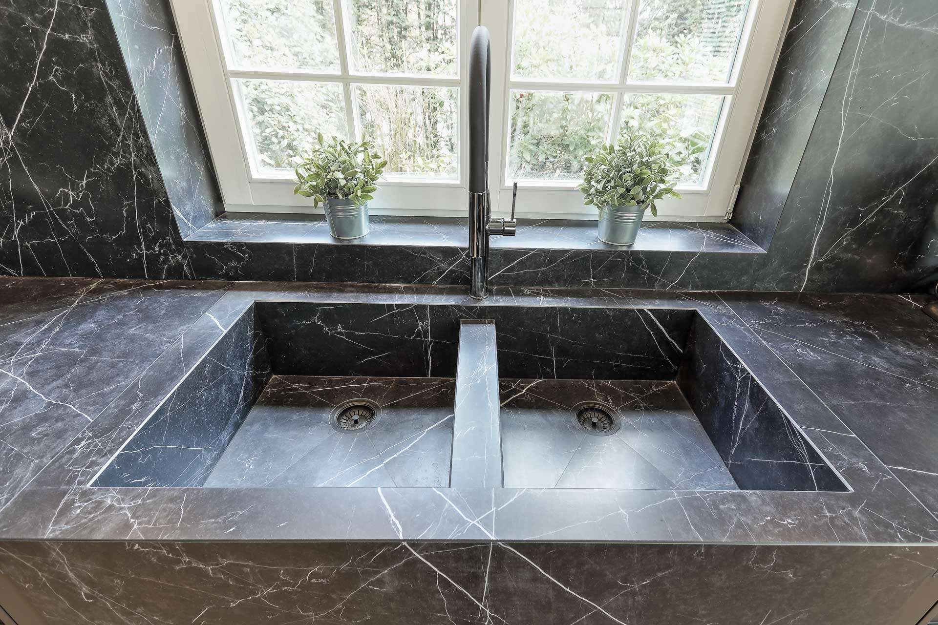 CUISINE EN NERO MARQUINA 