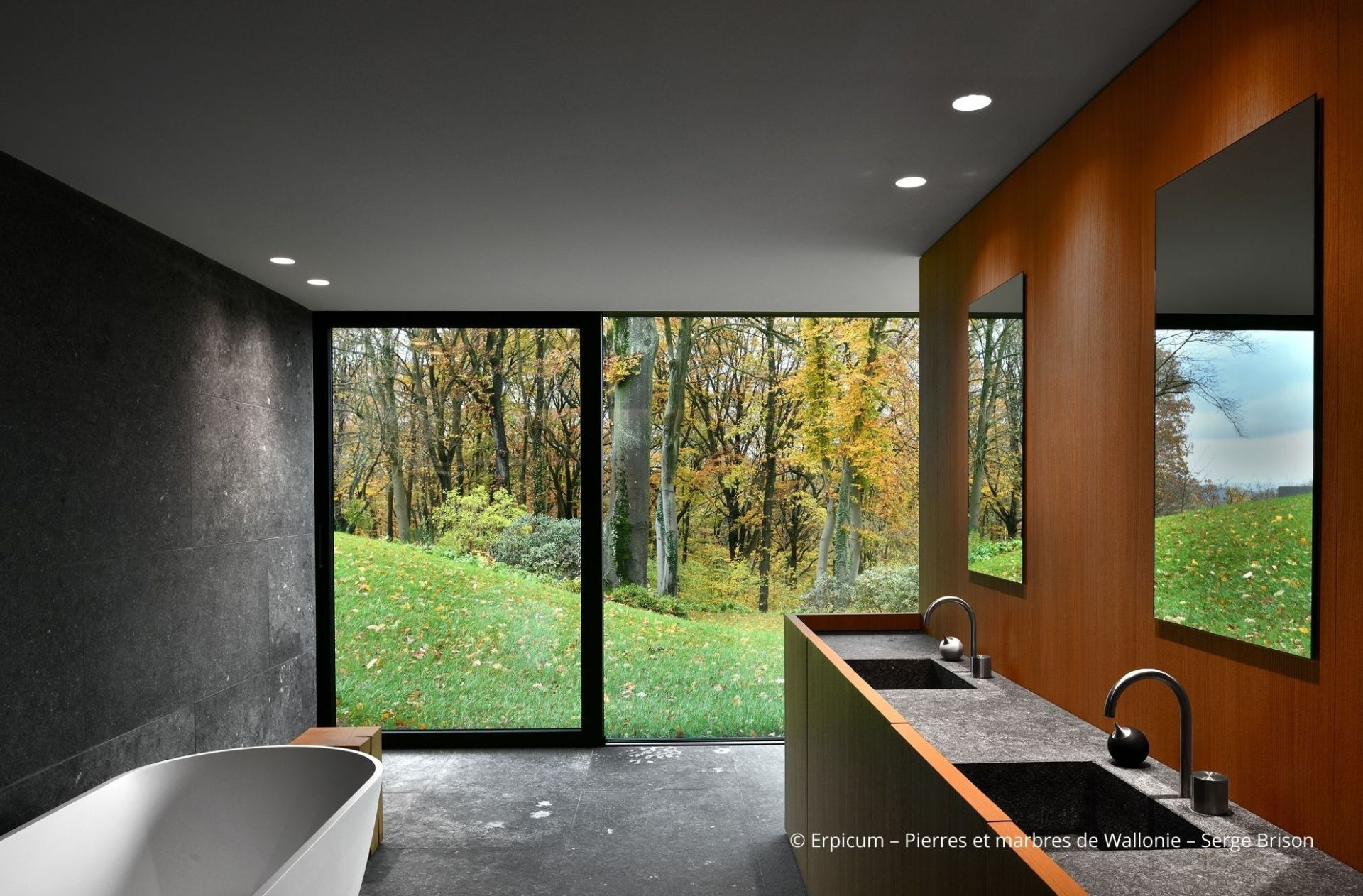 salle de bain en pierre bleu Enoluce