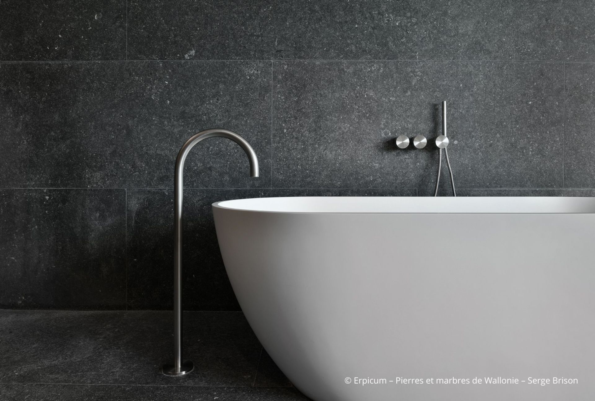 salle de bain en pierre bleu Enoluce