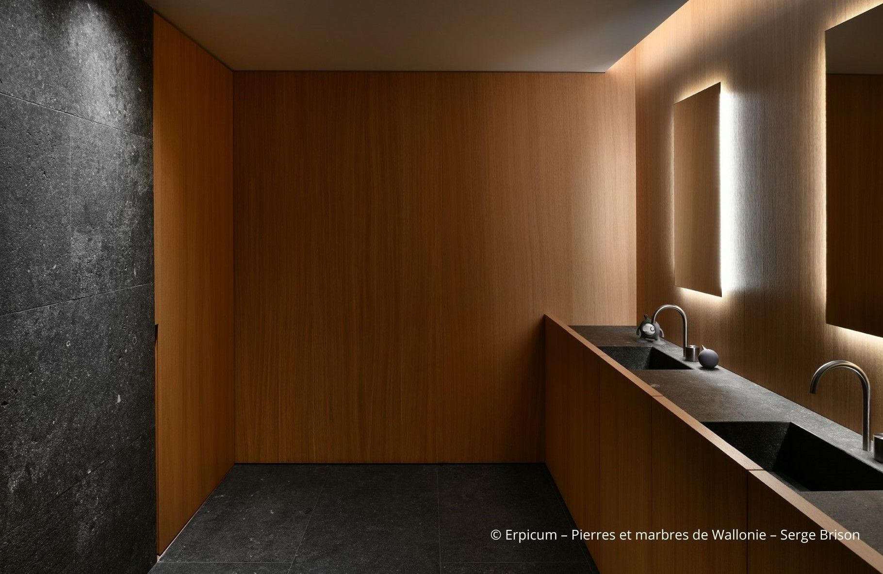 salle de bain en pierre bleu Enoluce