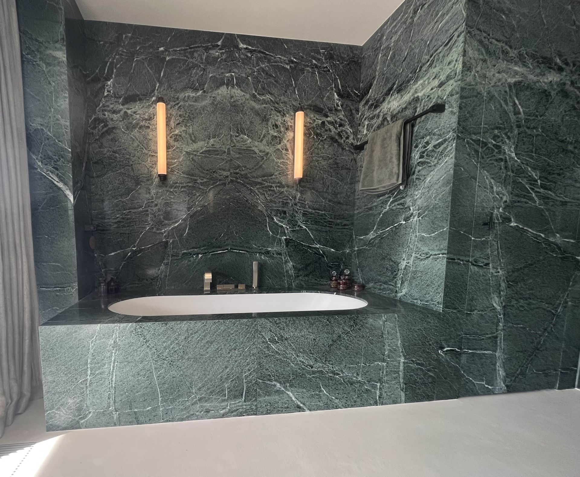 salle bain en vert tinos satiné 1