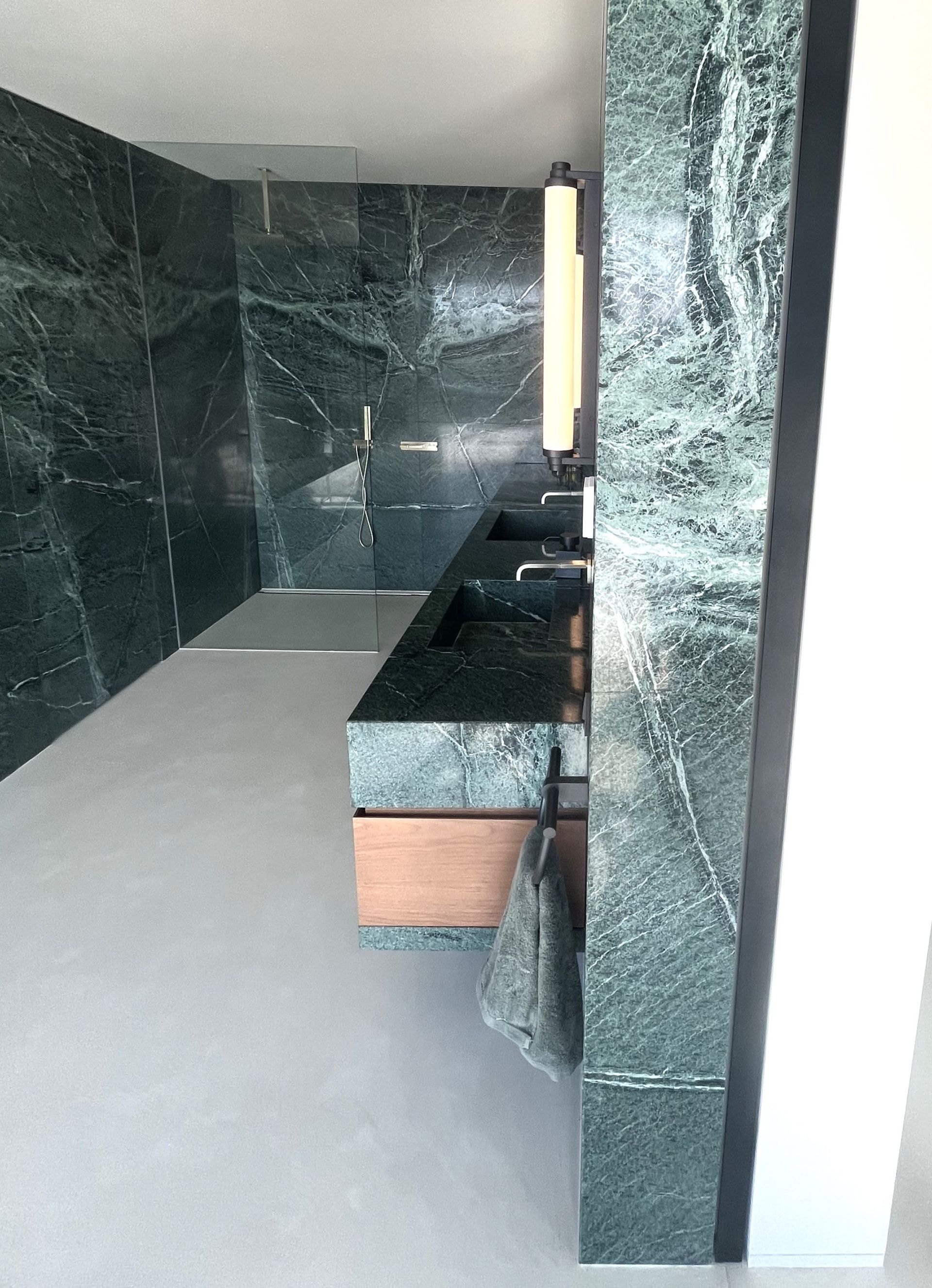 salle bain en vert tinos satiné