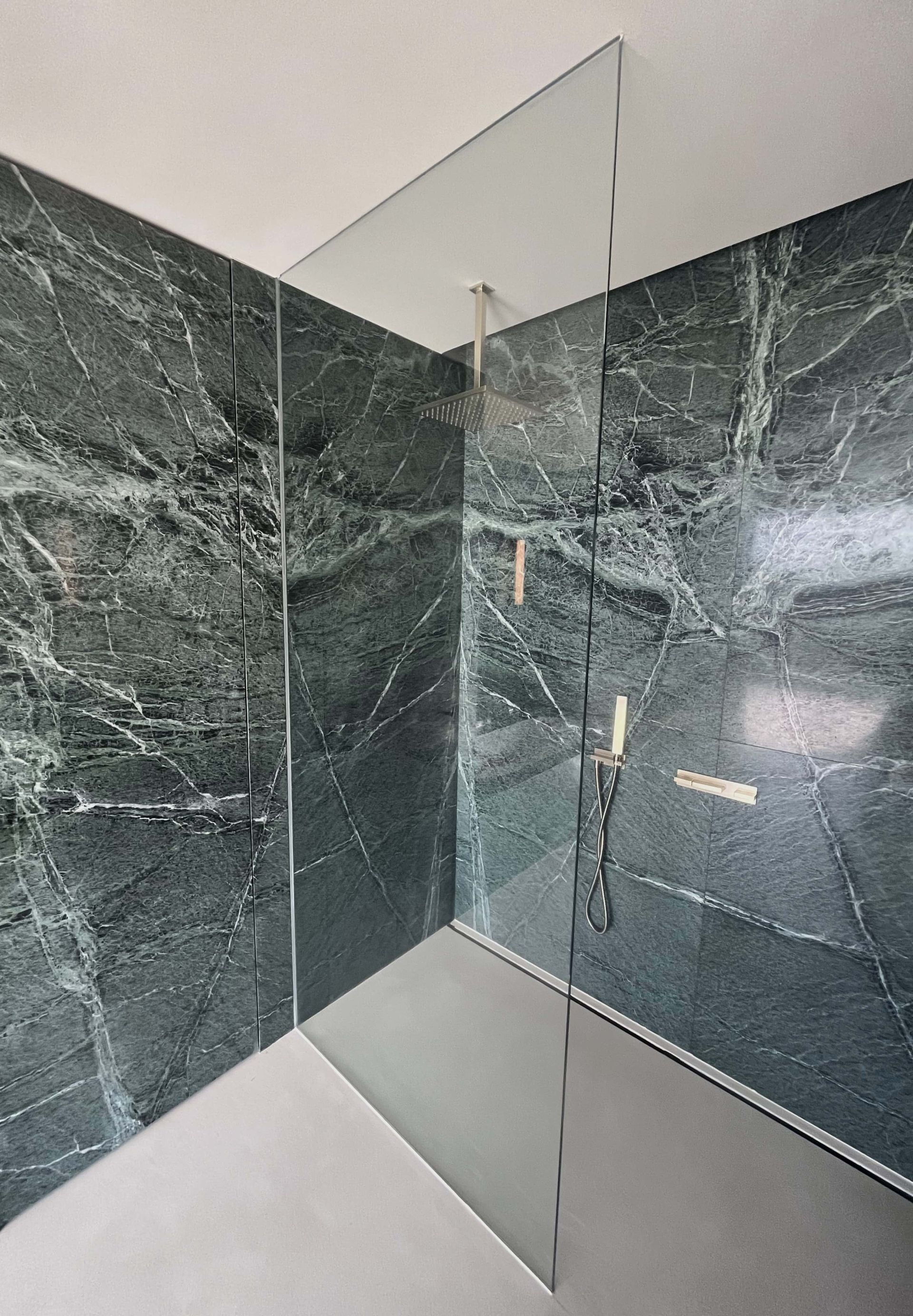 salle bain en vert tinos satiné